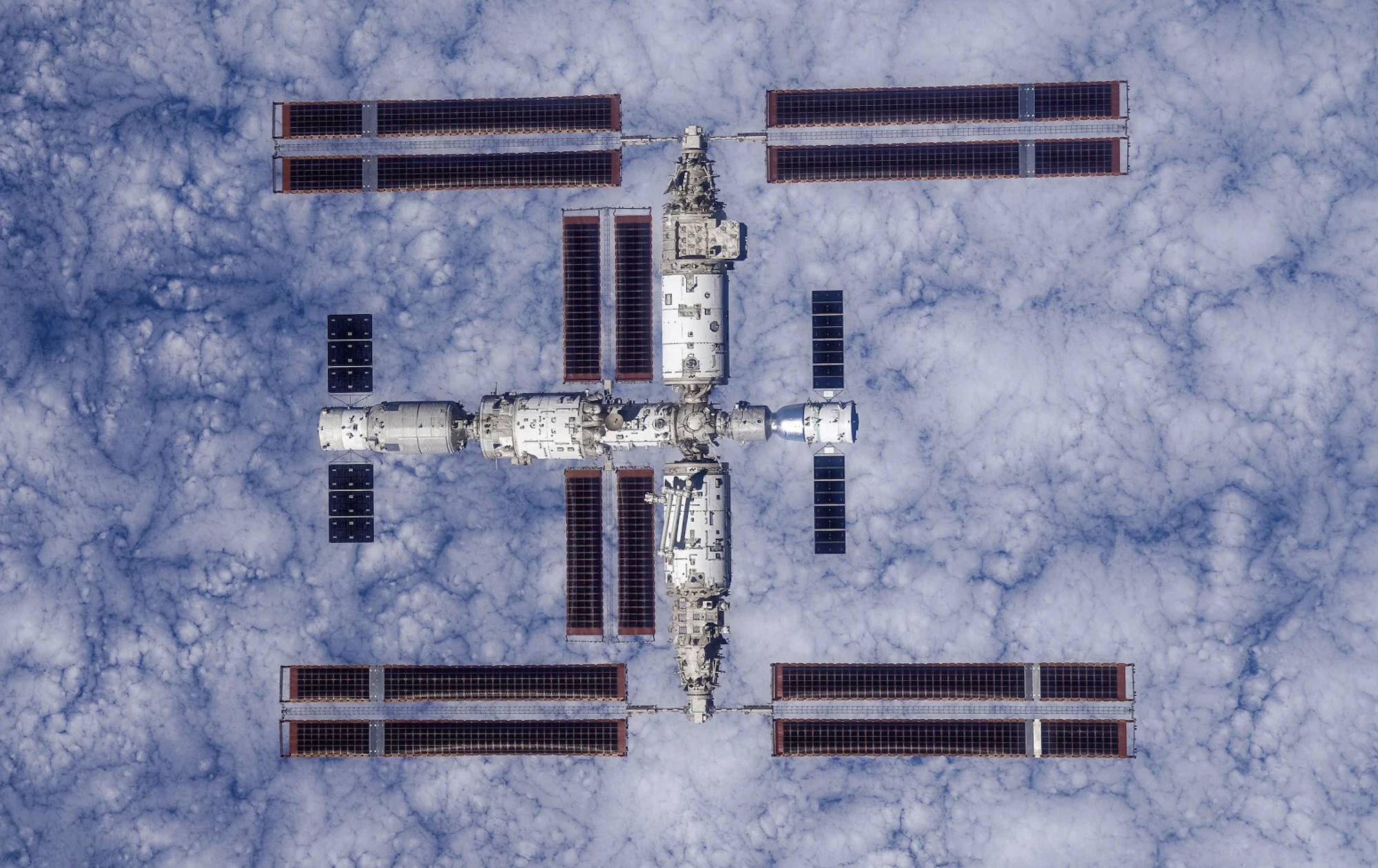 चीन का तियांगोंग अंतरिक्ष स्टेशन ऊपर से दिखाया गया है।