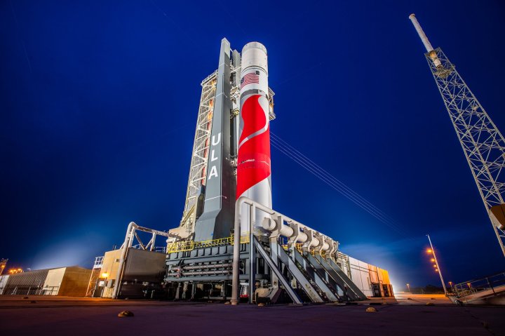 La fusée Vulcan Certification-1 (Cert-1) de l'ULA se trouve au sommet du Space Launch Complex-41 à Cap Canaveral en Floride.