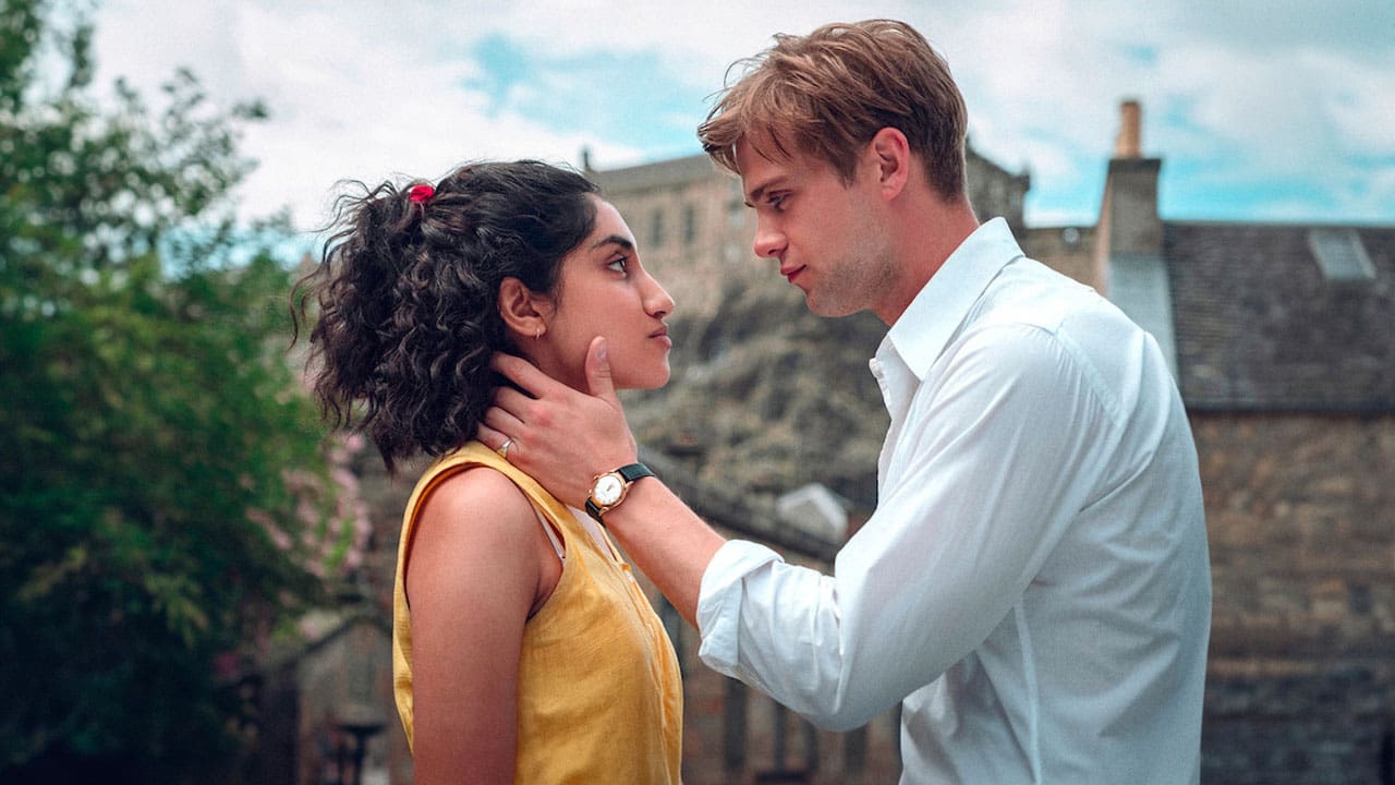 Ambika Mod and Leo Woodall as Emma and Dexter about to kiss in Netflix's One Day.