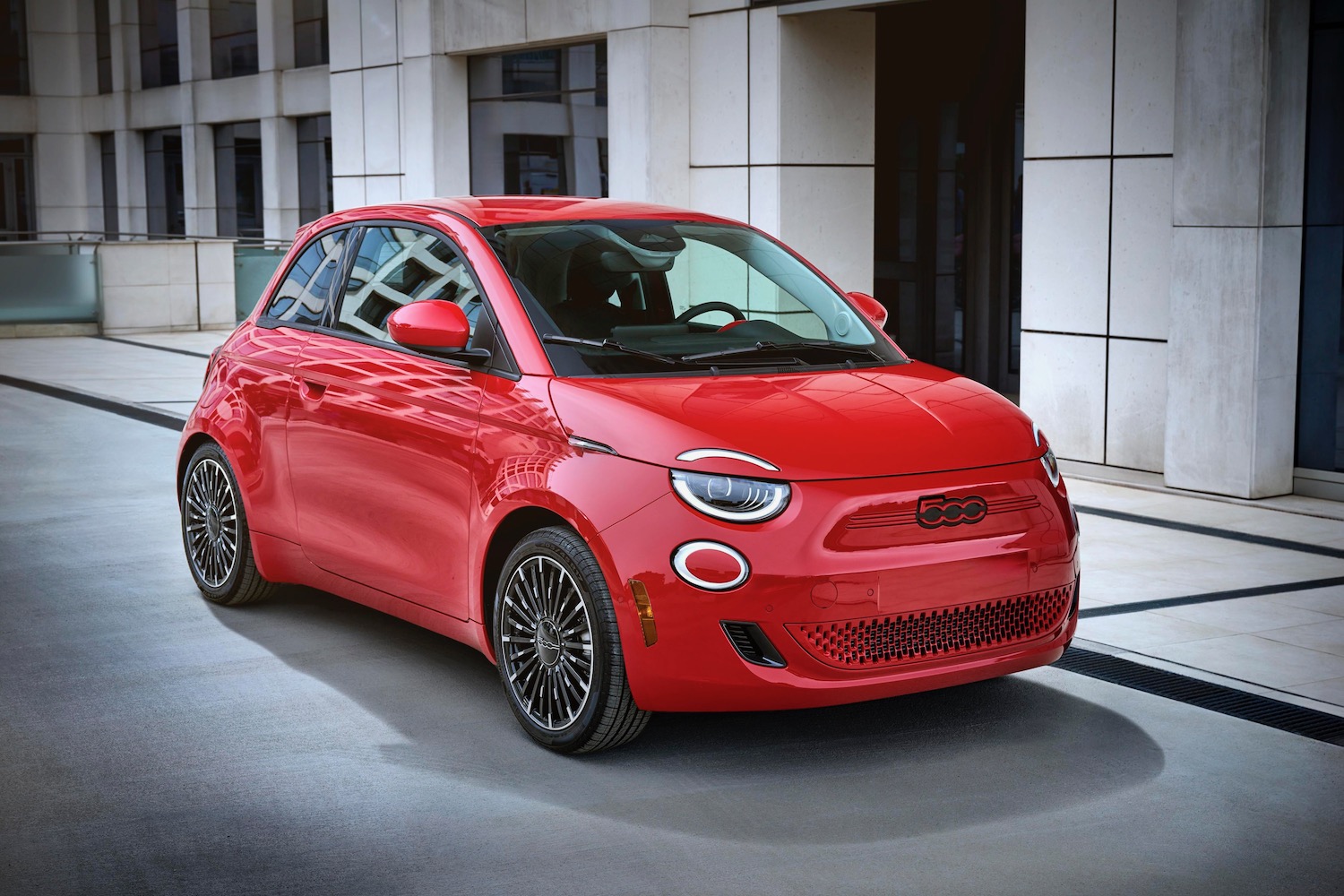 2024 Fiat 500e is a small, affordable EV - Vimarsana News