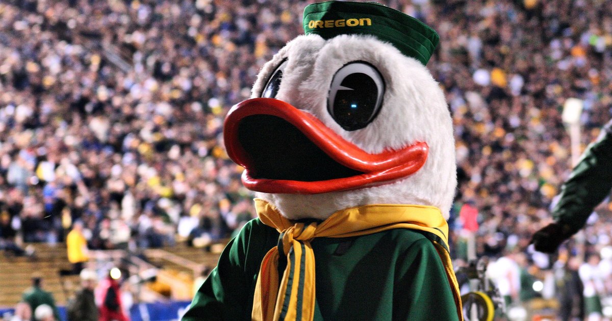 پخش زنده Liberty Flames vs Oregon Ducks: Fiesta Bowl 2024 را تماشا کنید