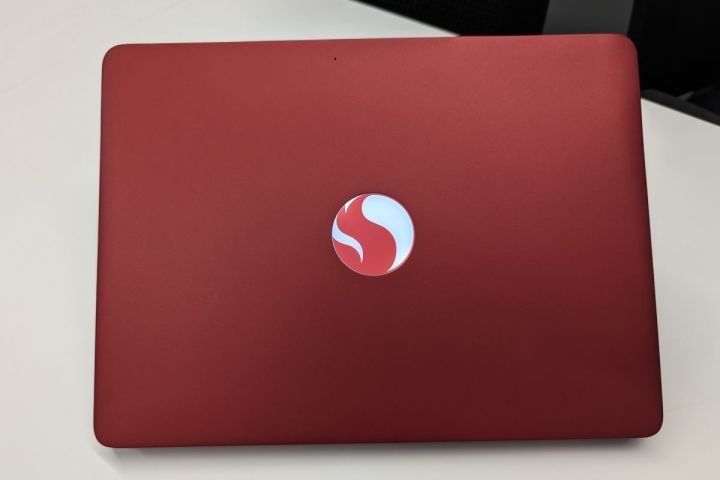 Dispositivo de referencia de Qualcomm con el logotipo de Snapdragon.