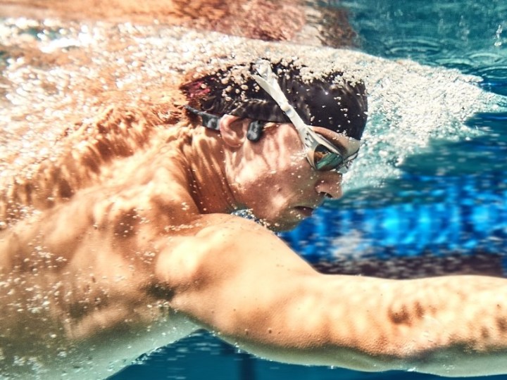 Shokz OpenSwim Reproductor MP3 resistente al agua para nadar
