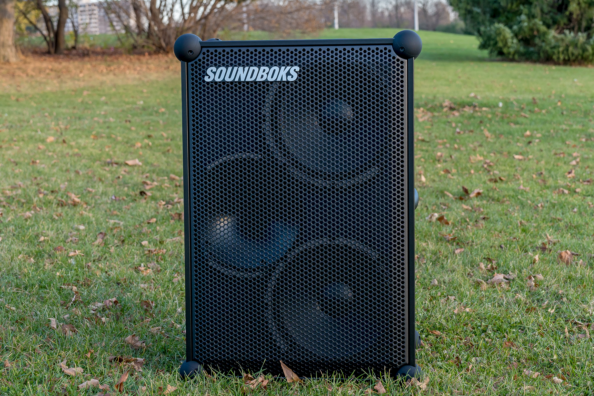 Wider view of Soundboks 4 in a park.