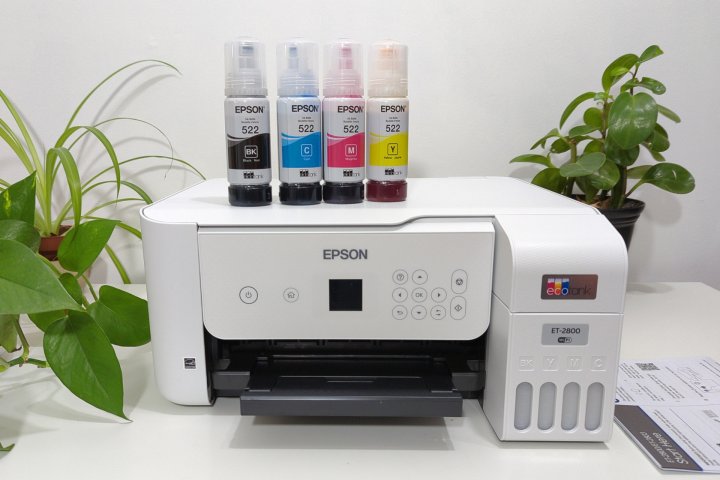 La Epson EcoTank ET-2800 è una delle stampanti più strette che abbia mai testato.