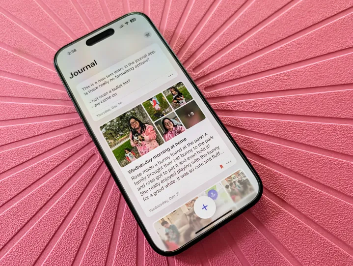 Aplicación Apple Journal en un iPhone 15 Pro.