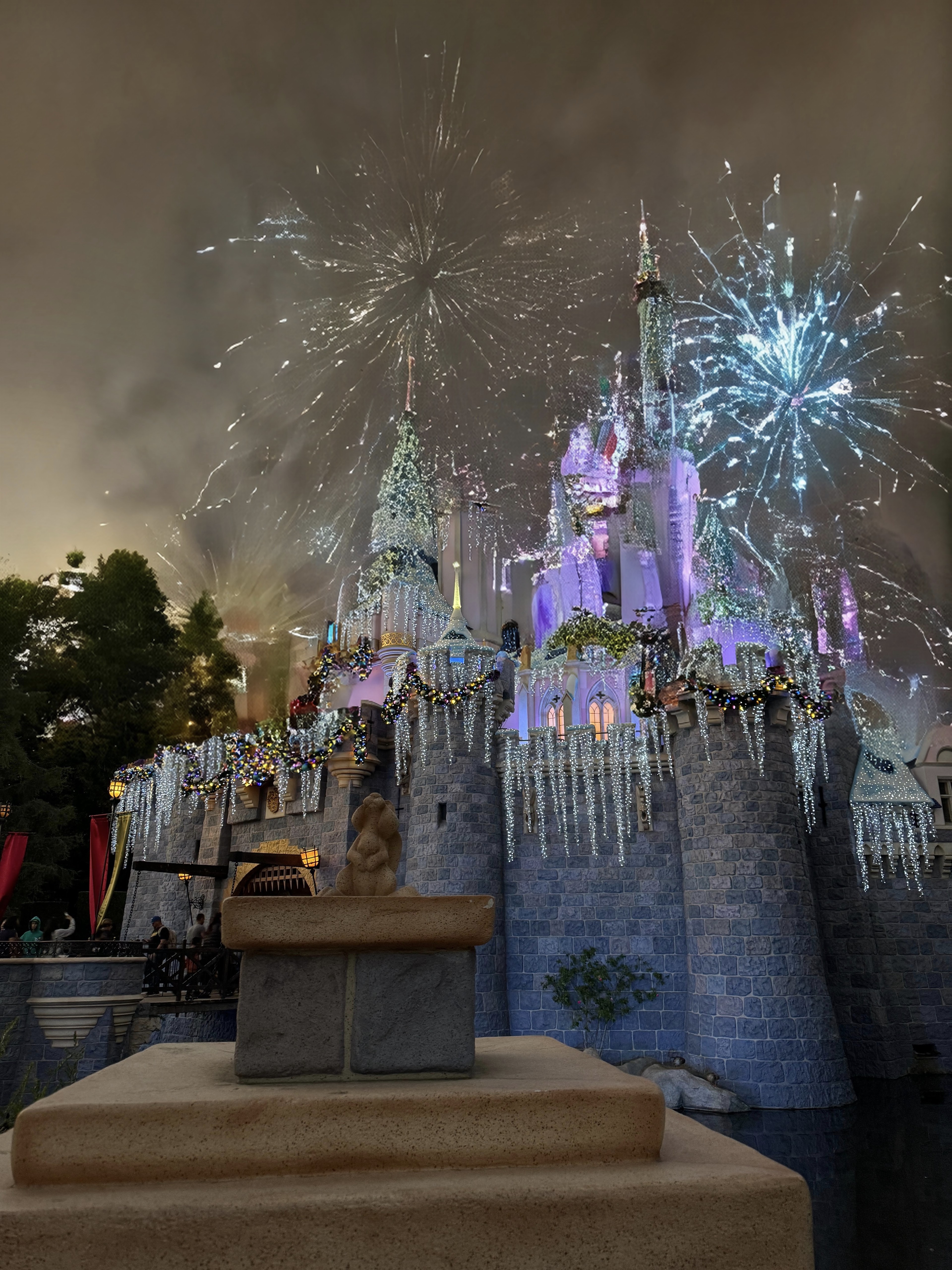 قلعه زیبای خفته در دیزنی لند با ویرایشگر جادویی در Google Pixel 8 ویرایش شده است.