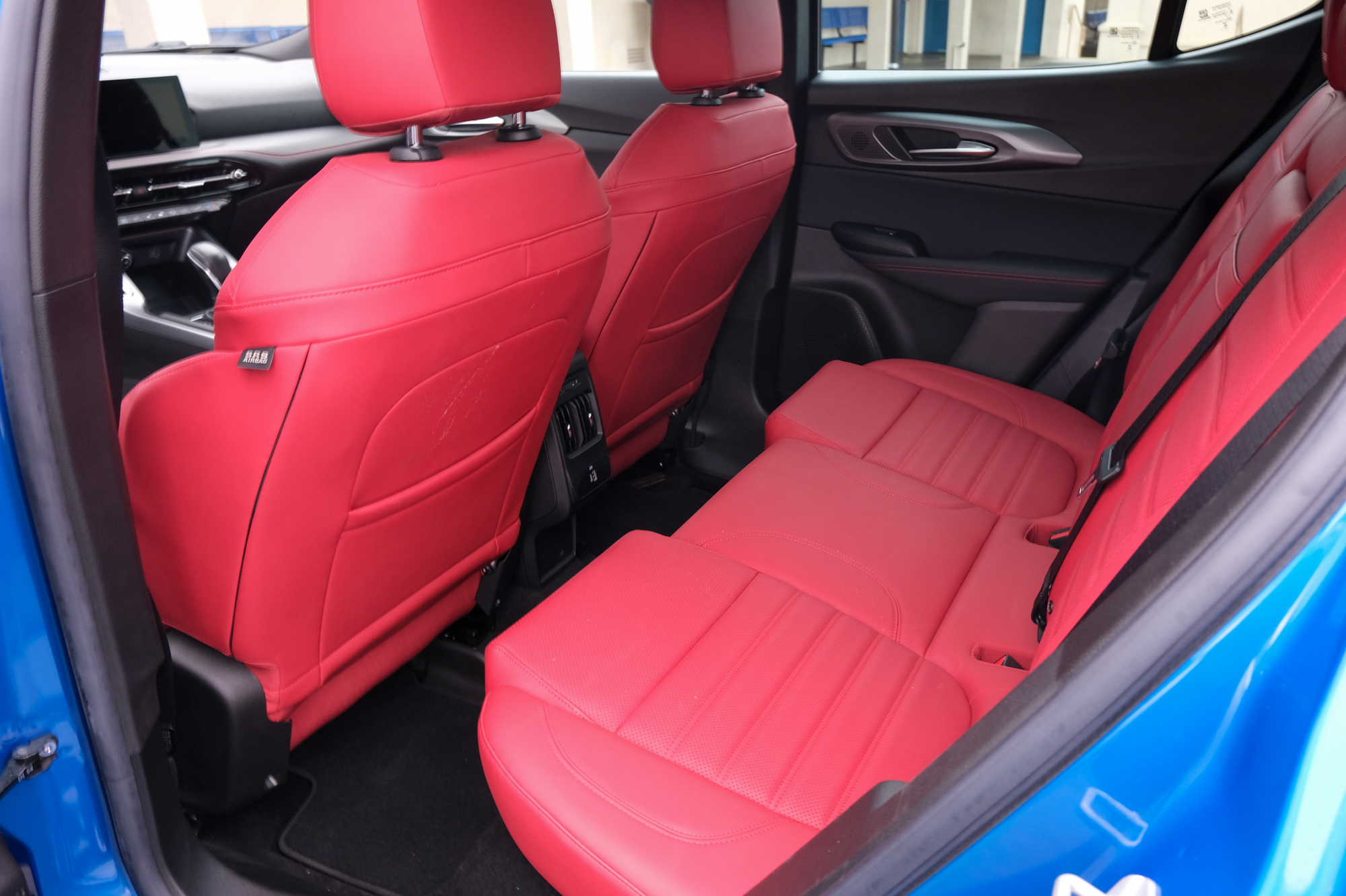 The rear seats of a Dodge Hornet R/T in red leather. 