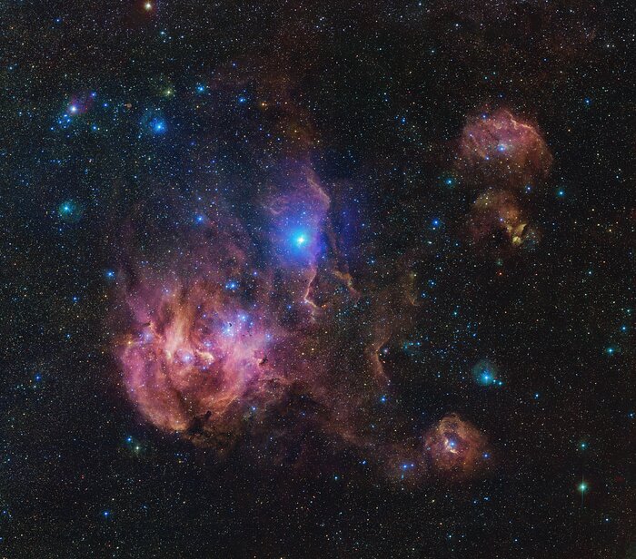 A festive cosmic chicken captured by VLT Survey Telescope - Vimarsana News