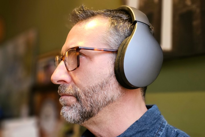 Simon Cohen wearing the Hed Unity.