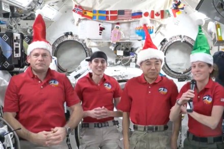 Watch ISS astronauts share vacation messages with earthlings