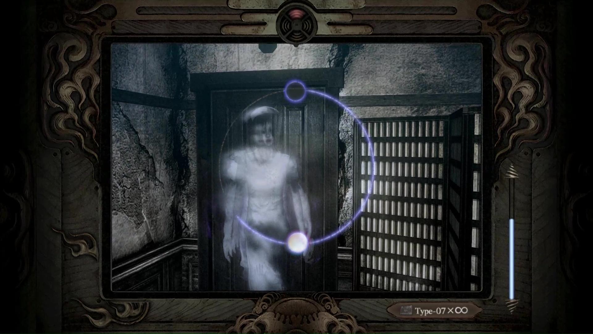 फ़ैटल फ़्रेम: मास्क ऑफ़ द लूनर एक्लिप्स में, खिलाड़ी एक नर्स के शत्रुतापूर्ण भूत से लड़ने के लिए कैमरा ऑब्स्कुरा का उपयोग करता है।