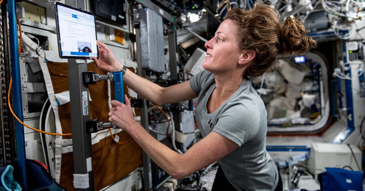 W sali gimnastycznej położonej 250 mil nad Ziemią astronauci trudzą się dla nauki