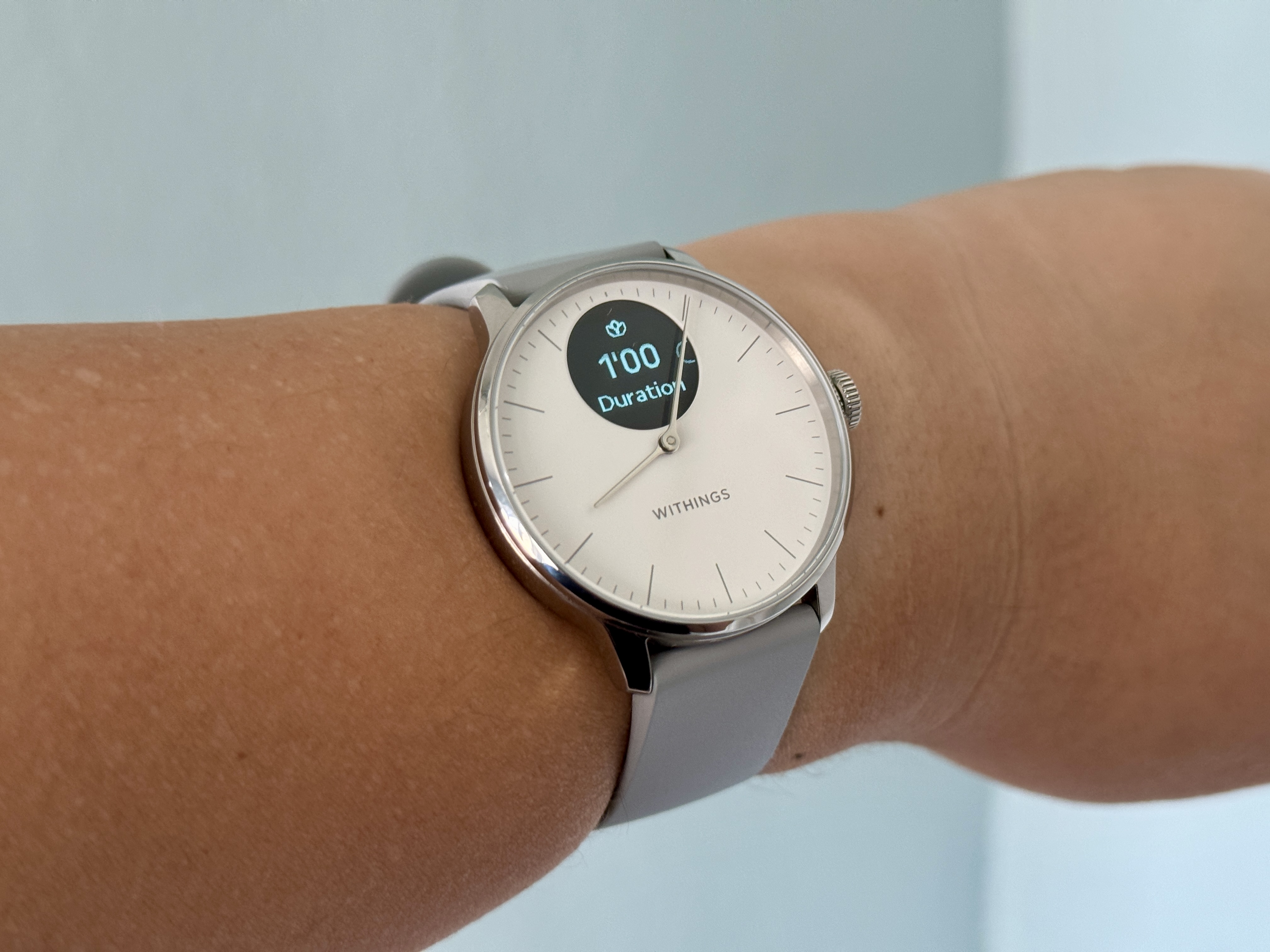 Withings ScanWatch Light watch face showing the Breathe exercise.