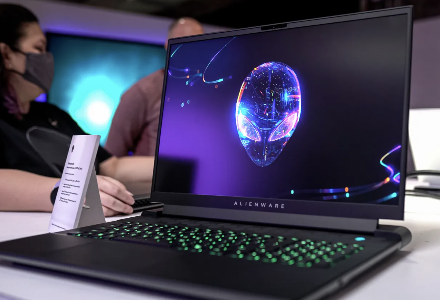 This Alienware gaming laptop with RTX 4090 is $800 off today - Vimarsana News