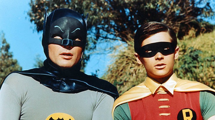 Adam West et Burt Ward dans Batman.