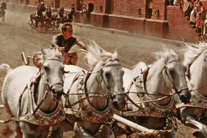 Un hombre montado en el carro de Ben-Hur (1959)