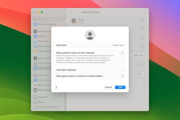 برنامه تنظیمات در macOS Sonoma گزینه ای را برای فعال یا غیرفعال کردن کاربر مهمان نشان می دهد.