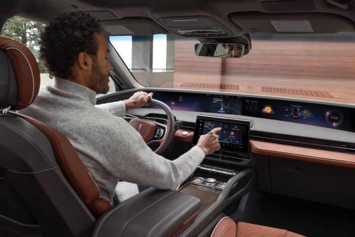 Lincoln Digital Experience infotainment system in the 2024 Lincoln Nautilus.