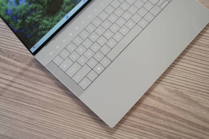 The keyboard and touchpad of the XPS 14.