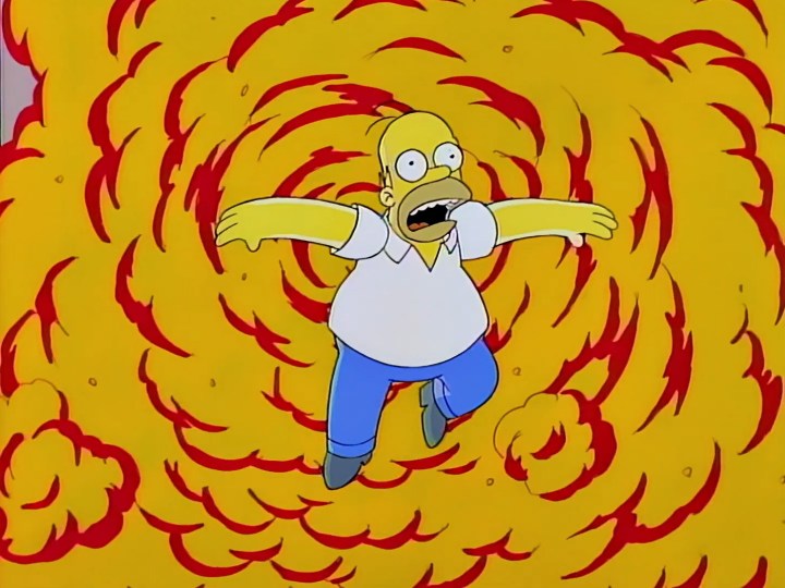 Homer pulando na frente de uma explosão em "Os Simpsons".