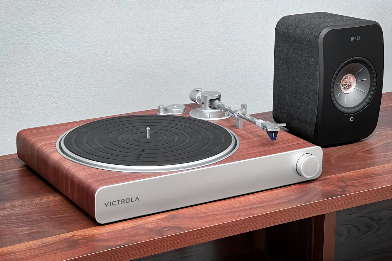 The Victrola Stream Sapphire turntable