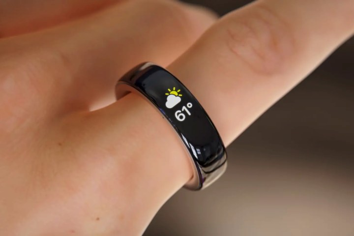 An Apple smart ring concept by Jonas Daehnert.