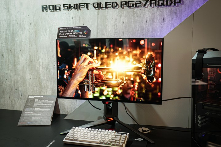 Le moniteur de jeu Asus 480 Hz OLED installé lors d'un événement de presse.