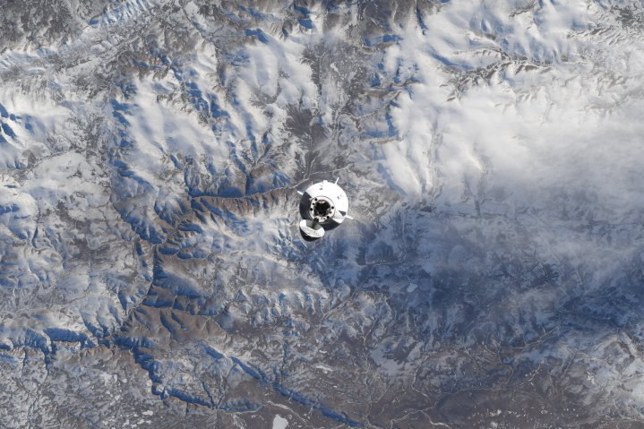 Immagini straordinarie mostrano l'equipaggio spaziale Axiom-3 sopra l'Himalaya
