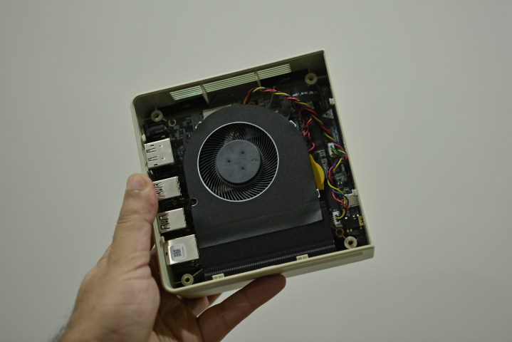 The internal cooling solution on the Ayaneo Retro Mini PC AM01.