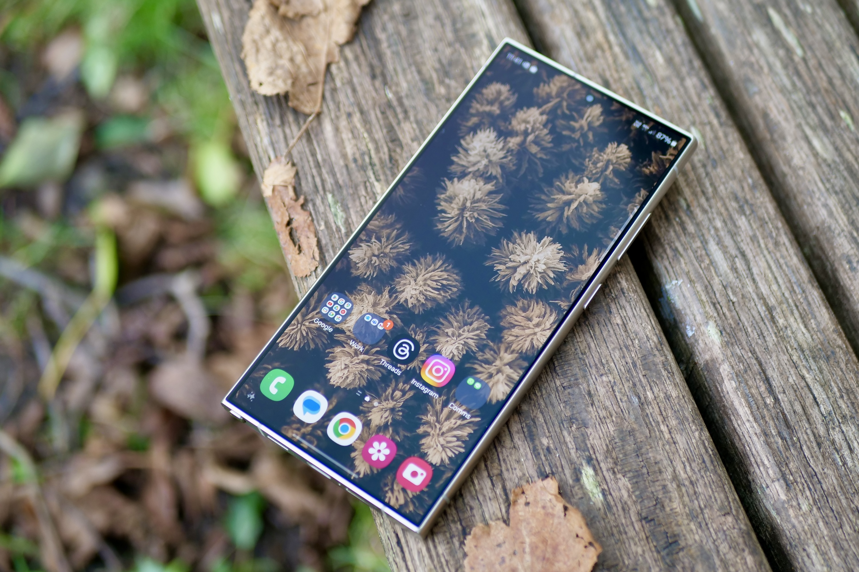 Does the Samsung Galaxy S24 Ultra have a curved screen? - Vimarsana News