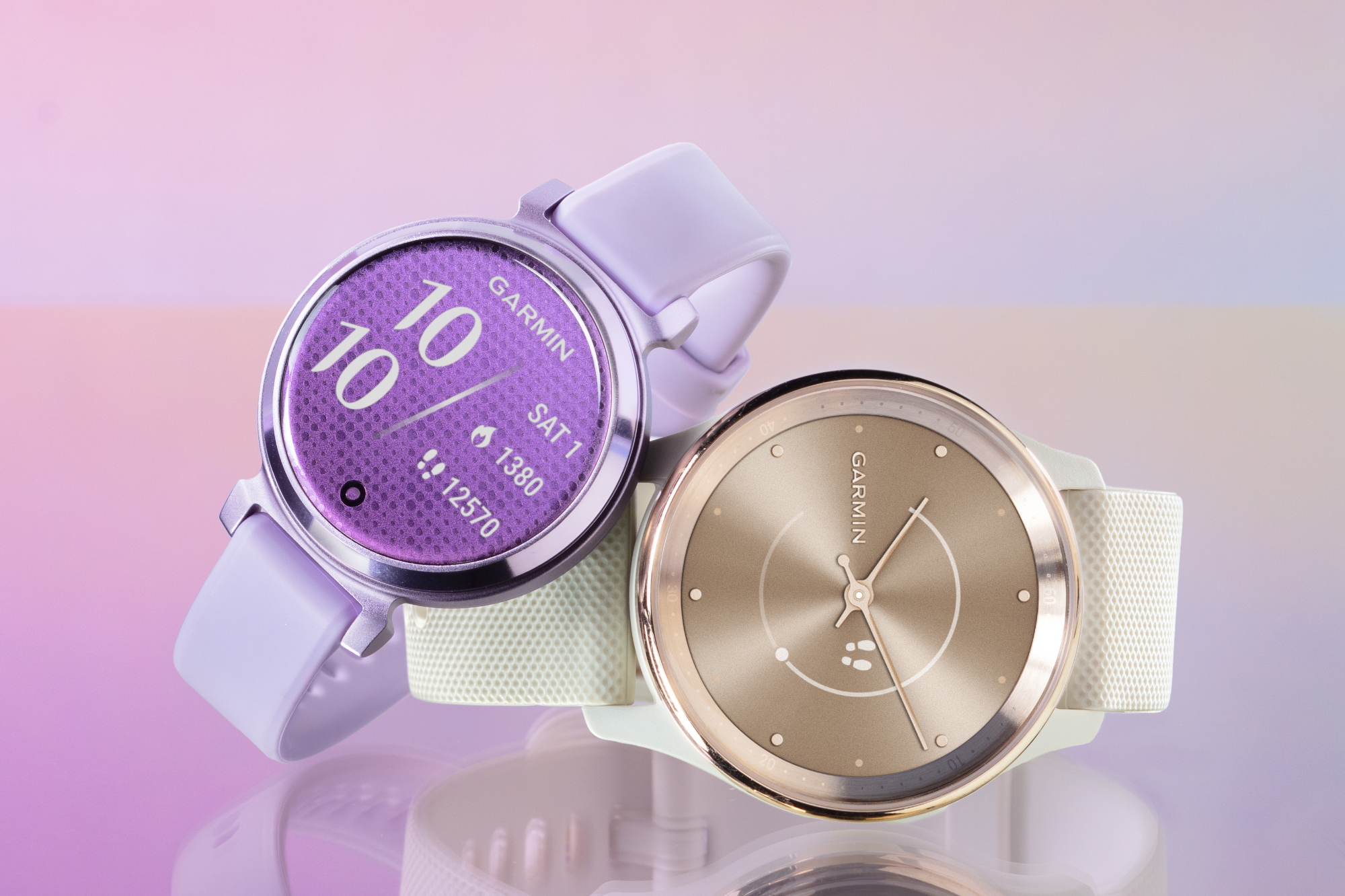 ساعت هوشمند Garmin Lily 2، در رنگ های بنفش و طلایی.