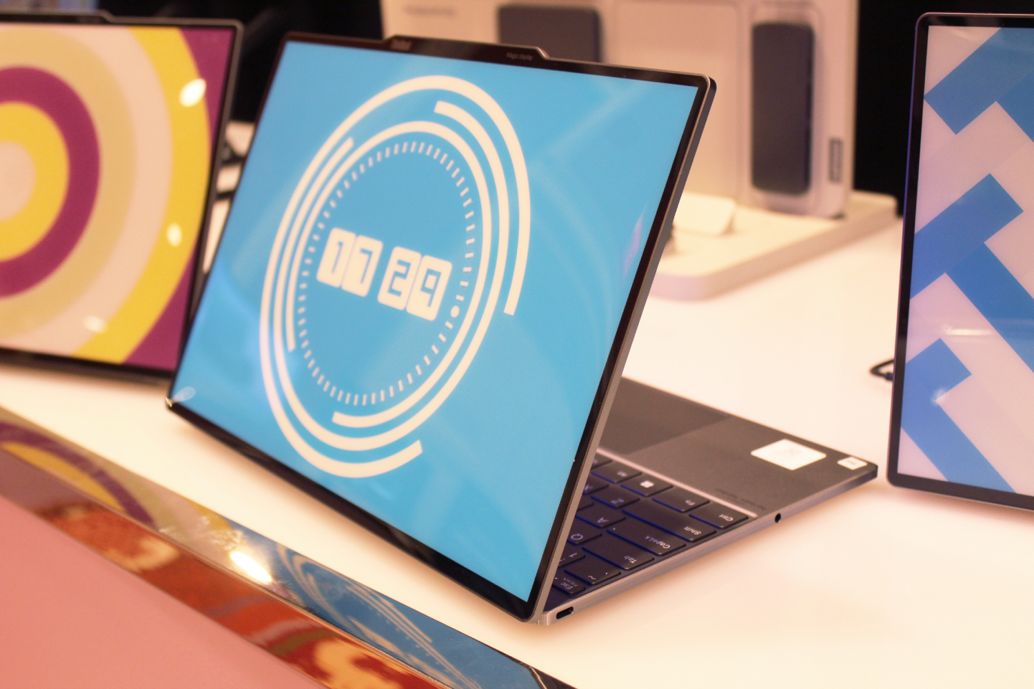 This laptop has a color E-ink screen right on its lid - Vimarsana News