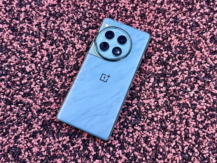 OnePlus 12 Flowy Emerald laying flat on astroturf.