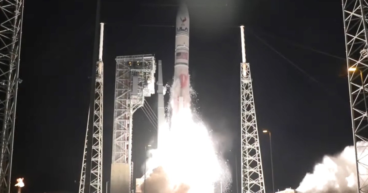 Historic moon mission launches efficiently from Kennedy