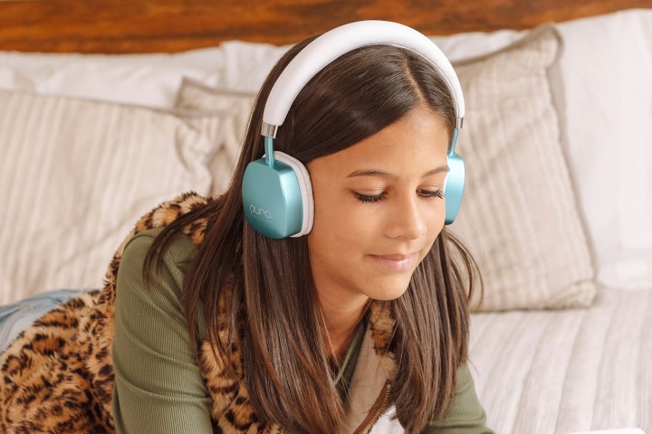 A girl wearing the PuroQuiet Plus headphones.