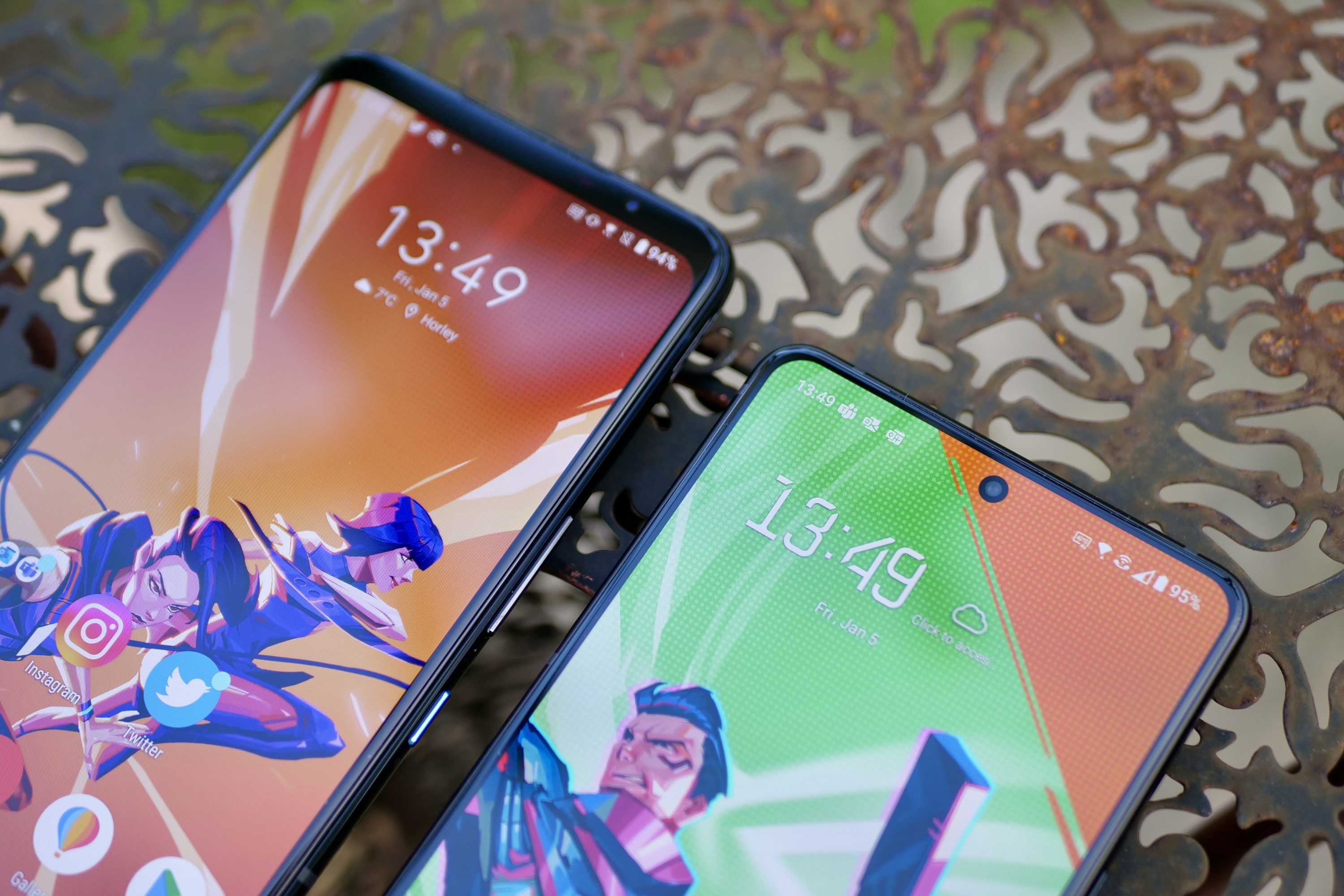 The Asus ROG Phone 8 Pro and the ROG Phone 7 Ultimate's screen bezels.