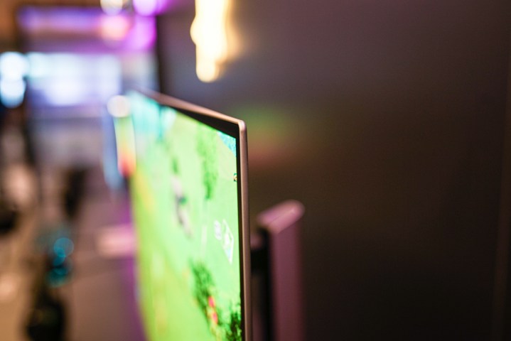 نمای جانبی Samsung Odyssey OLED G8 در نمایشگاه CES 2024.