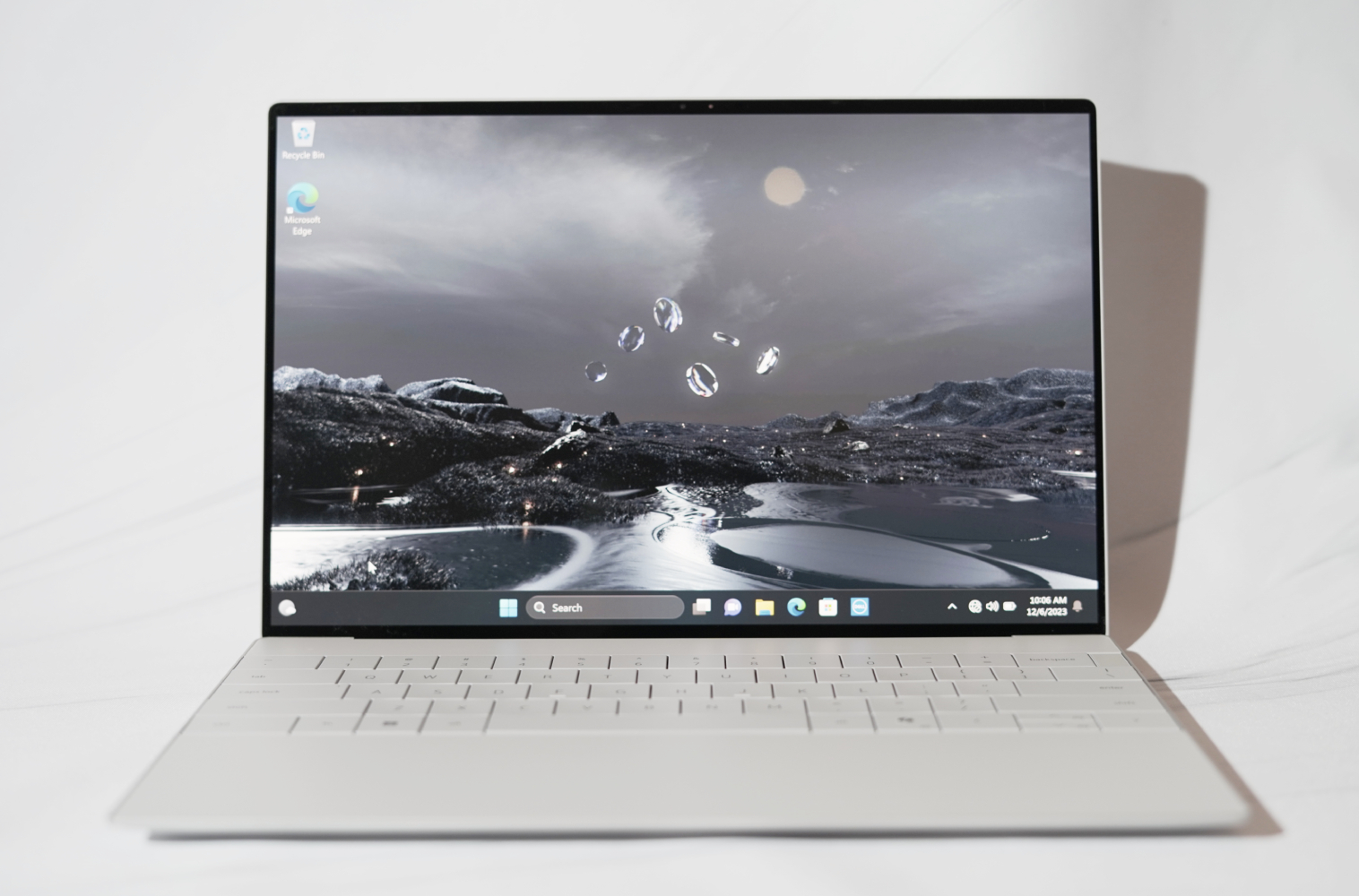 The display of the Dell XPS 13 on a white backdrop.