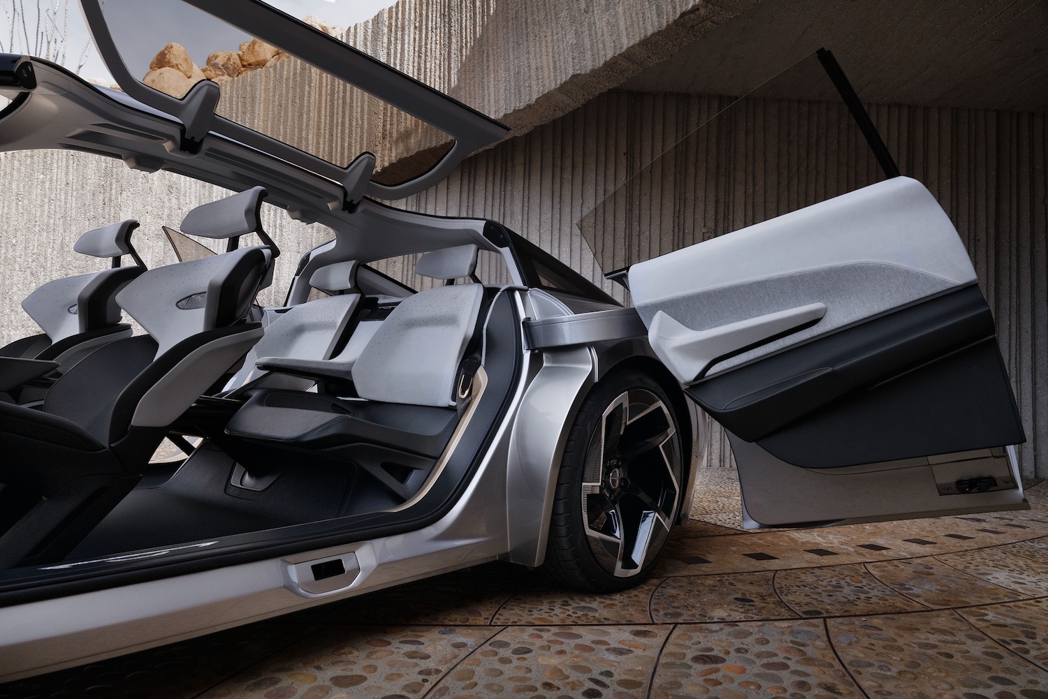 Interior of the Chrysler Halcyon concept.