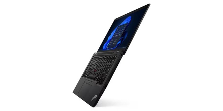 لپ تاپ Lenovo ThinkPad L14 باز شد و روی پس زمینه سفید قرار گرفت.