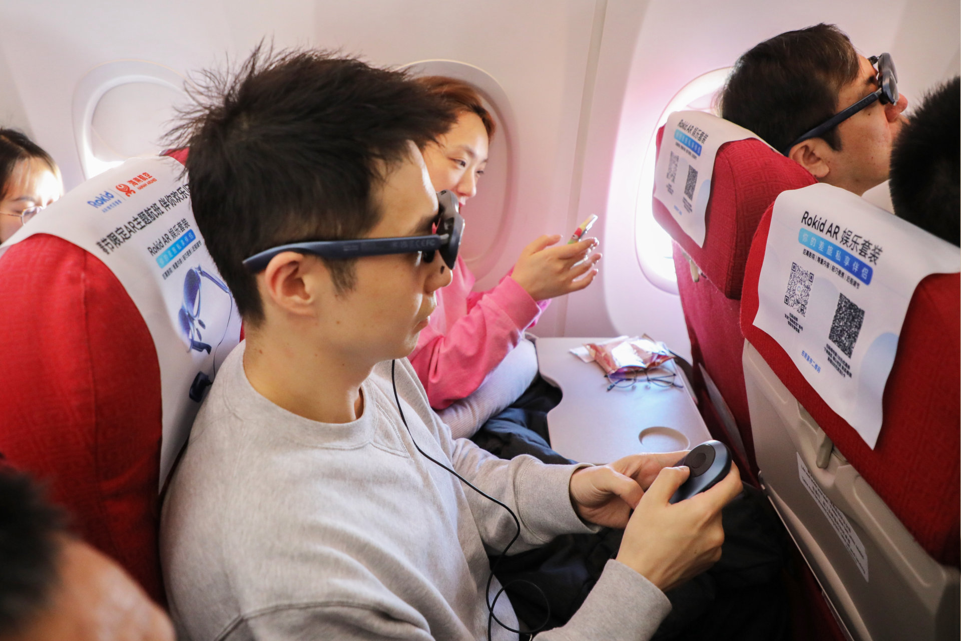 Rokid Max and Rokid Station are shown in use on an Hainan Airline flight.