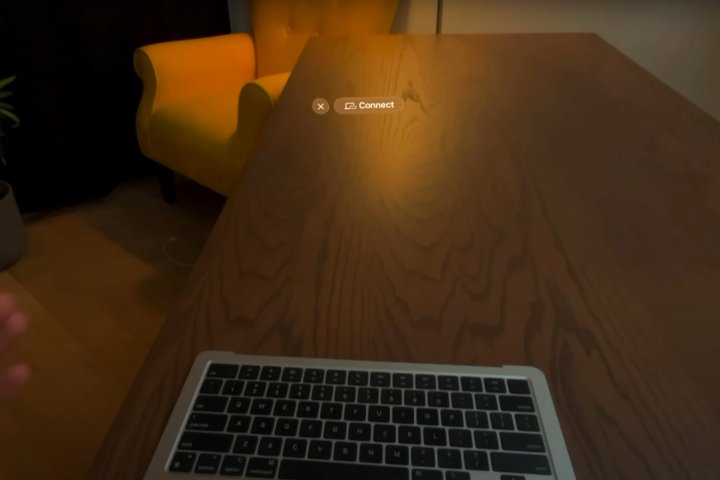 Vision Pro видит MacBook и предлагает подключиться, хотя у него нет экрана.