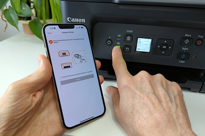 Using the MegaTank Pixma G3270's link button to connect to my iPhone.