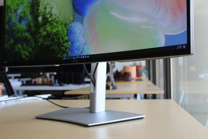 The screen and stand of the Dell UltraSharp 34.
