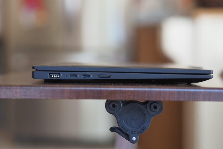Lenovo ThinkPad X1 Carbon Gen 12 বাম দিকের দৃশ্য পোর্ট দেখাচ্ছে।