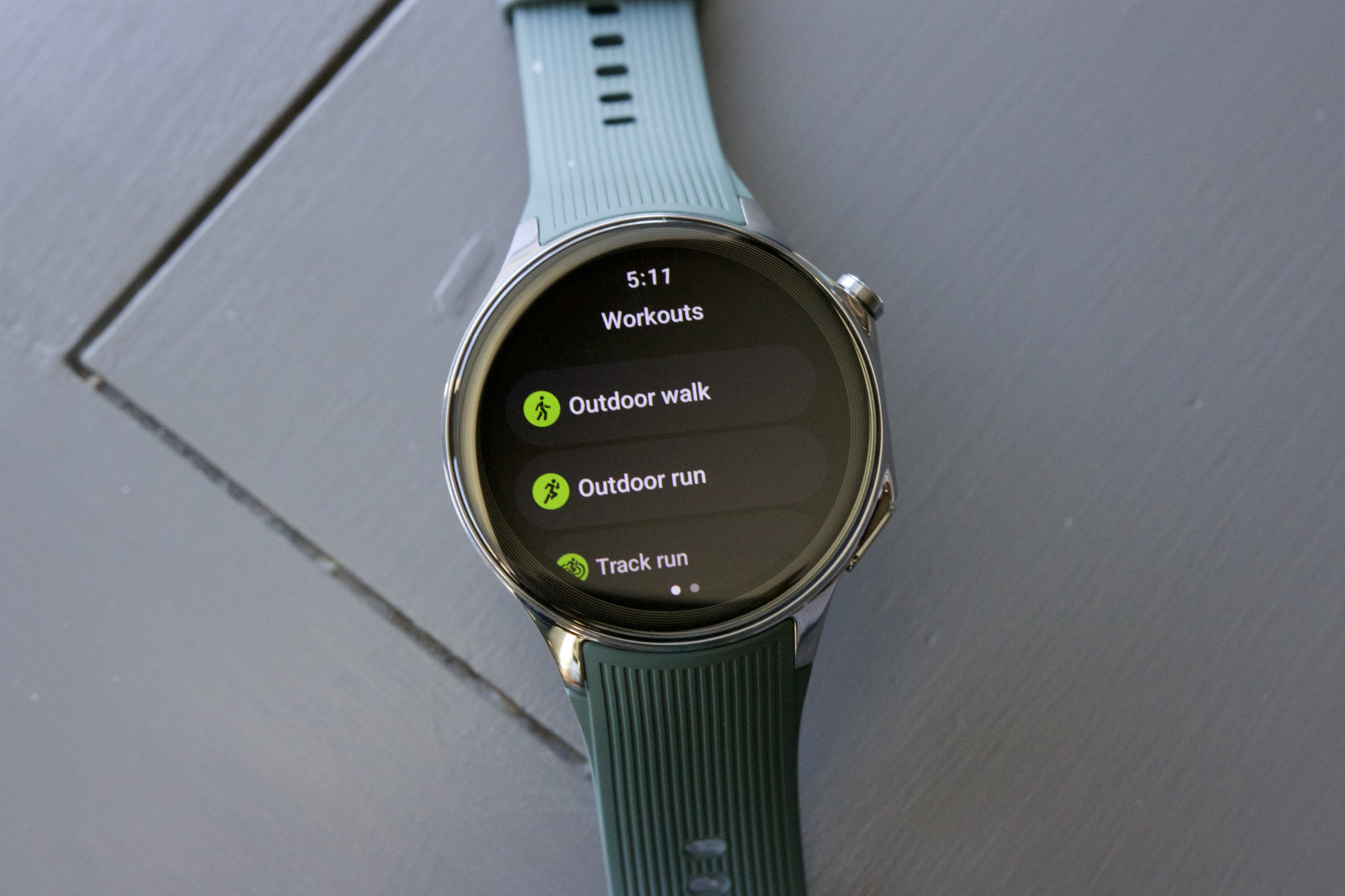Workouts app on the OnePlus Watch 2.