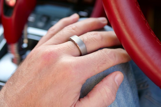 A person wearing the RingConn Smart Ring.