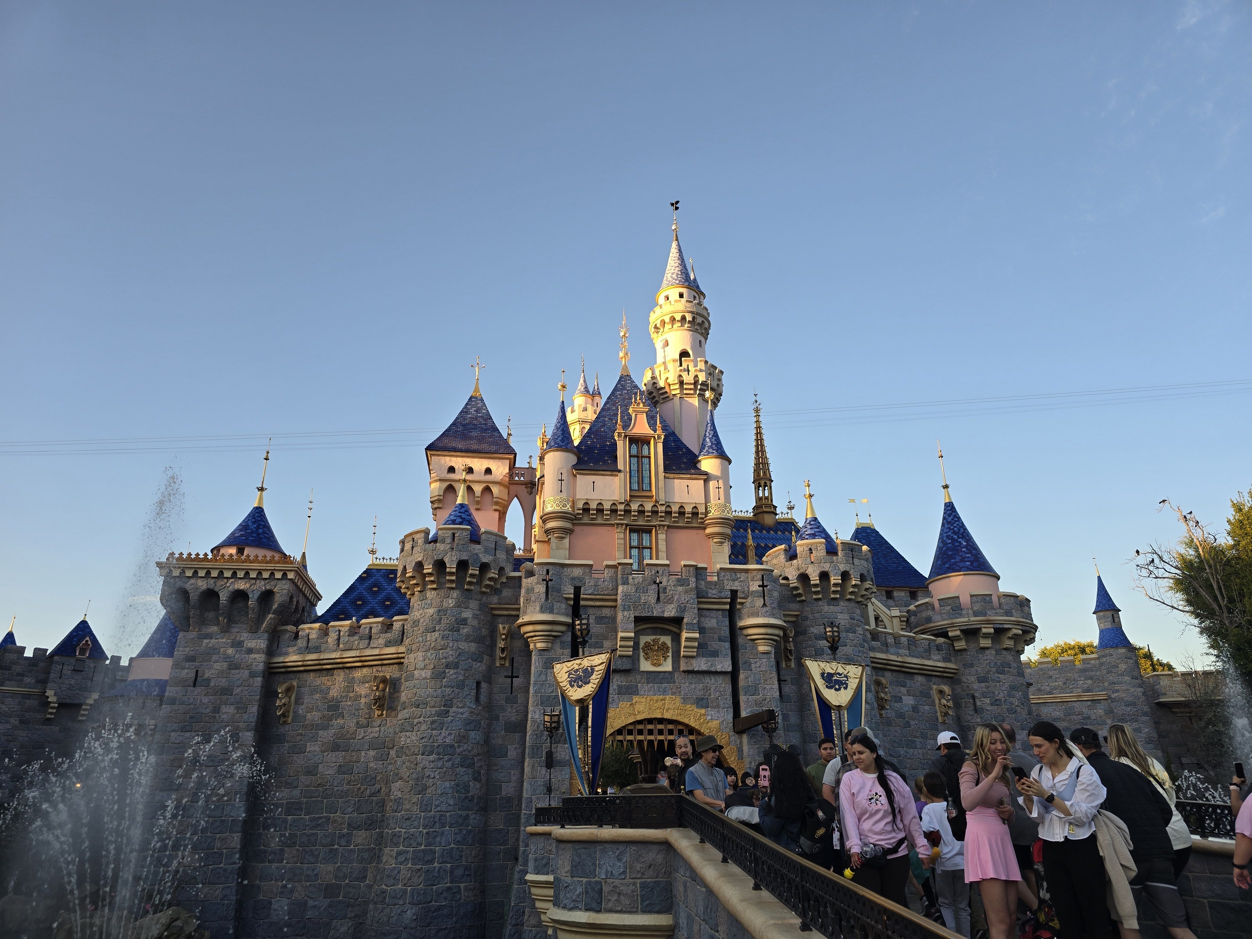 قلعه دیزنی لند با S24 Ultra فیلمبرداری شده است.