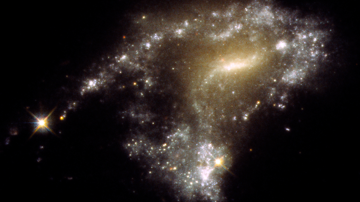 Hubble spies baby stars being born in interacting galaxies - Vimarsana News